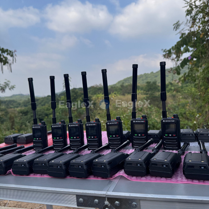 1.5-2KM Detector de drones de FPV portátil Detecção 8001500MHz、24002485MHz、57255850MHz 2